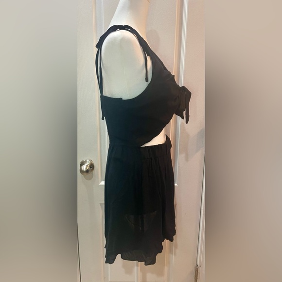 Black Knot Front High Waist Romper. Size L. - Picture 4 of 6
